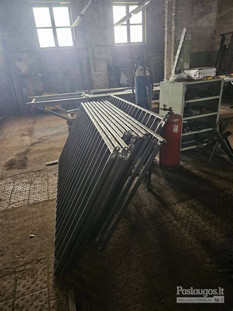 pavyzdys: metalinių dailylentų paletė ir tekstūros