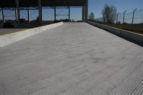 Nuotrauka: nupoliruoto betono paviršiaus fragmentas