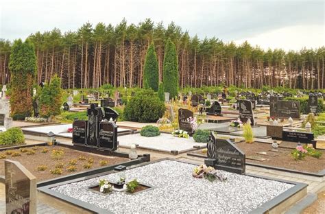 Lietuvos kapinės su įvairiais paminklais