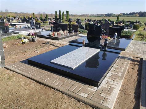 Minimalistinio dizaino granito paminklas