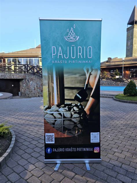 Stendas su reklama gydymo įstaigos laukiamajame