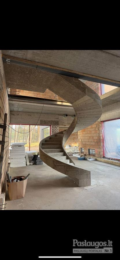 Pavyzdys modernių betoninių laiptų interjere