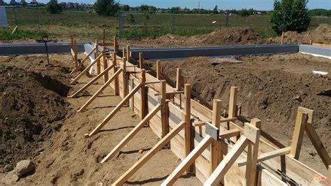 Statybos procesas su akyto betono blokeliais