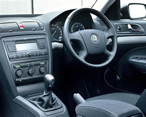 Infografika: saugiklių dėžučių išsidėstymas Skoda Octavia MK2