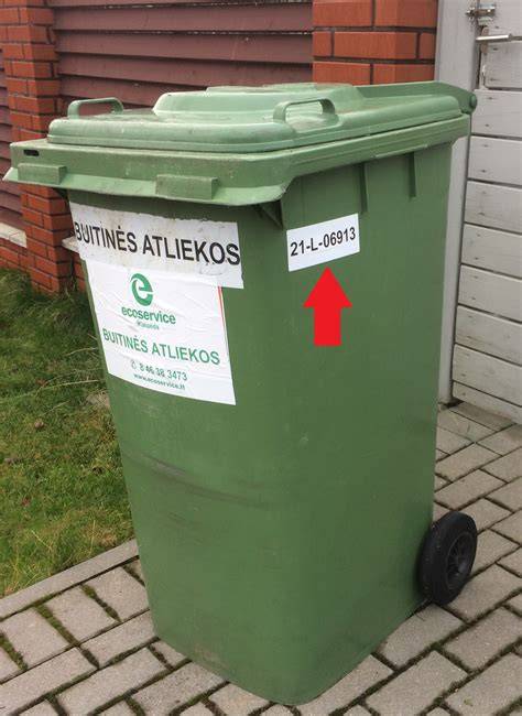 Informacinis lipdukas ant mišrių atliekų konteinerio