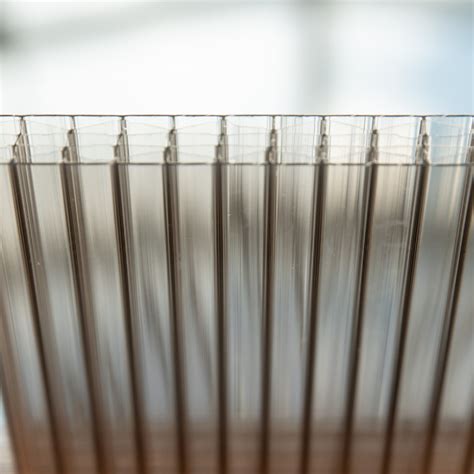 Polikarbonato dangos su UV apsauga struktūra