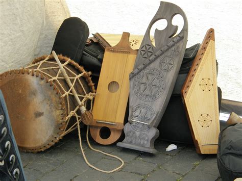 Muzikos instrumentų gamyba iš klevo