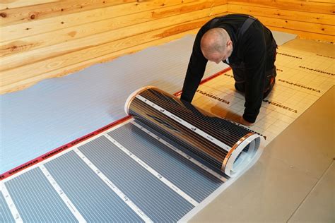 Infraraudonųjų spindulių šildymo plėvelės įtaisas