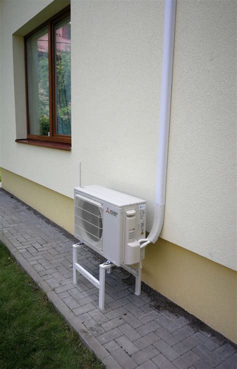 Oro kondicionieriaus lauko bloko montavimas ant daugiabučio fasado