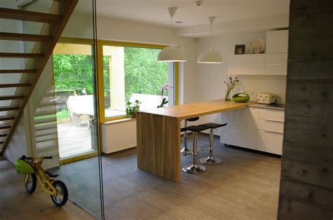 Medinis stalviršis virtuvėje