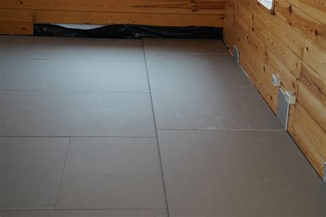 paruoštas grindų pagrindas laminato klojimui