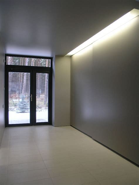 LED įrengimas lubose vizualiai