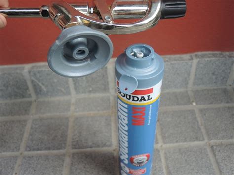 Įvairių tipų montavimo putų pakuotės