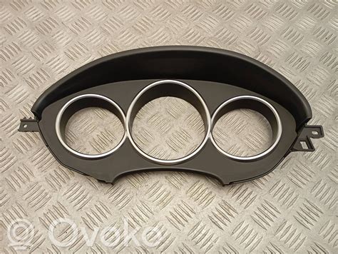 Palyginimas: originali ir atnaujinta prietaisų skydelio apdaila