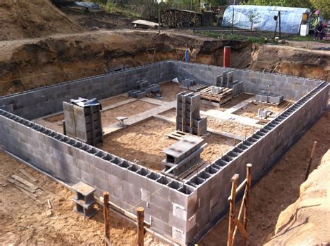 Haus blokelių klojimas ir betonavimas