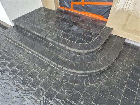 Plytelių klijavimas ant laiptų