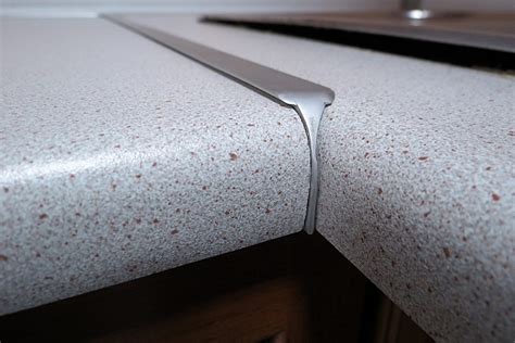 Pavyzdžiai, kaip profiliai naudojami baldų dizaine