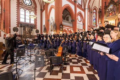 Gėlių motyvus įtraukiantys meno kūriniai ir plokštės