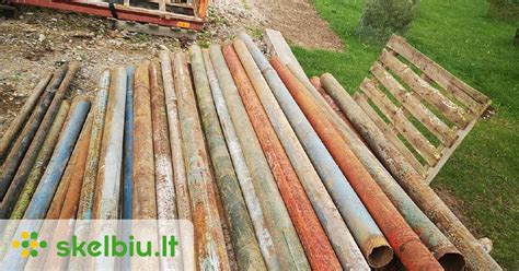 Pagaminti metaliniai vamzdžiai sandėlyje