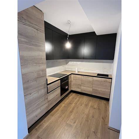 Virtuvės fasado ir stalviršio medžiagų paletė: LMDP, MDF, ąžuolo masyvas, granitas, lieto akmens masė, Dekton, kvarcas