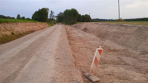 Infografika: Nemunaičio-Vangelonių kelio rekonstrukcijos eiga (1,5 km ruožo asfaltavimas, 4,5 m pločio danga, 1 m kelkraščiai, nuovažos)