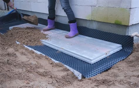 Drenažinės membranos montavimas ant pamato