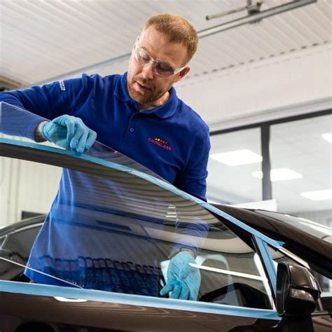 Automobilio galinio stiklo keitimo procesas