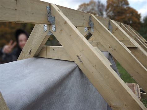 Skirtingi gegnių tvirtinimo elementai