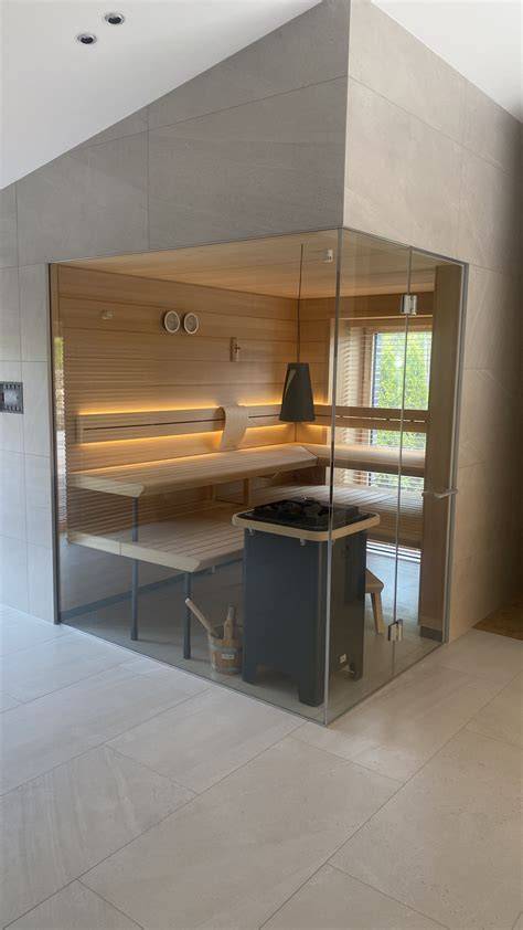 KLAFS Lounge saunos projektas terasoje su Jacuzzi