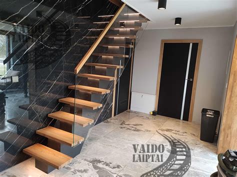 Laiptų karkaso montavimo iliustracija