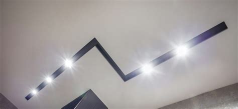 Vizualus palyginimas: gipso kartono ir įtempiamų lubų