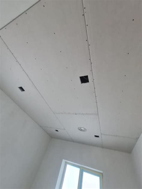 Modernūs gipso kartono lubų dizainai gyvenamiesiems kambariams