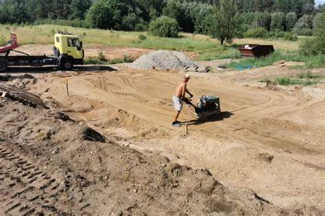 Pavaizduokite pagrindų paruošimo schemą: valomas, gruntuojamas paviršius ir užpildųsiu.