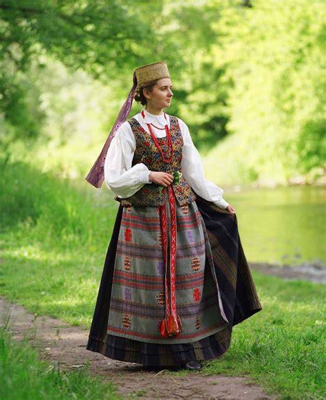 Aukštaitijų tautiniai drabužiai: iliustracinis vaizdas