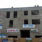 Daugiabučio namo statyba iš blokelių IZOBLOK